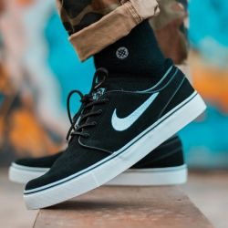 comfortable stylish casual shoes for 2025